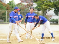 監督の見つめる先には... 写真2