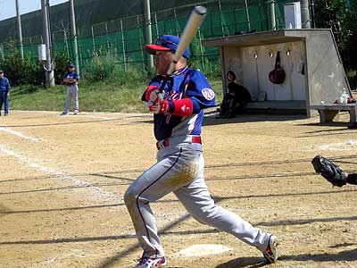 初回の失点響き敗戦、勝ち越しかけ最終戦へ 写真1