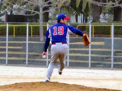不戦勝で今期初白星 写真1