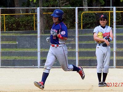 2本塁打で逆転勝ち 写真1