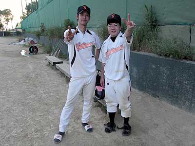 完封リレーでリーグ戦4連勝 写真1