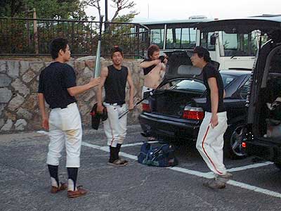 重友が今期チーム初の本塁打 写真3