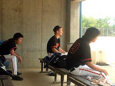 ジャンケン勝利でリーグ勝ち越しを決める 写真1