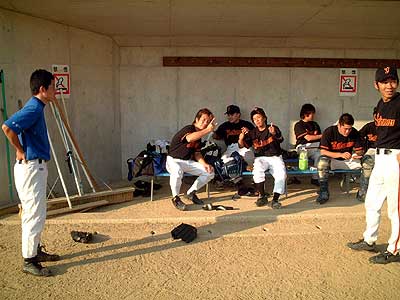 松本がサヨナラ打 写真3