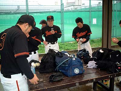 大逆転で白星スタート 写真2